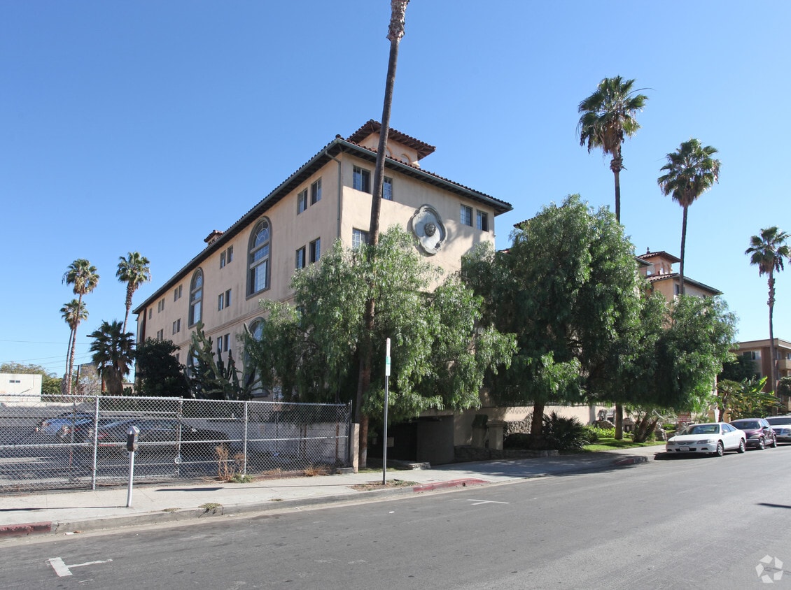 Building Photo - The Mansfield