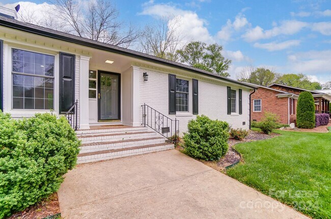 Building Photo - 300 Wingrave Dr