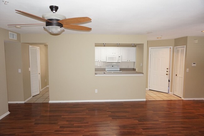 Building Photo - Residences at Sabal Point Spacious 2/2