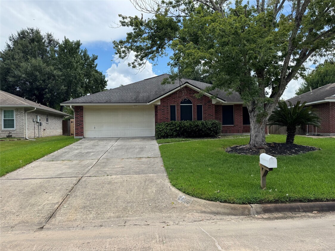 Foto principal - 2403 Longleaf Pines Ln