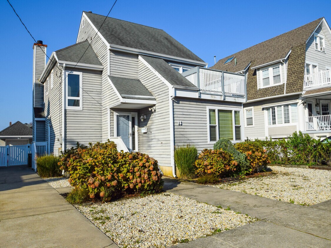16 S Surrey Ave, Ventnor City, NJ 08406 House Rental in Ventnor City