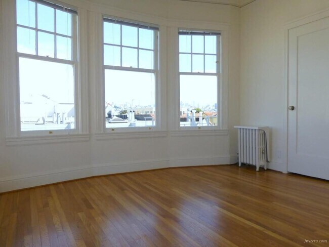 Building Photo - 2190 Beach St