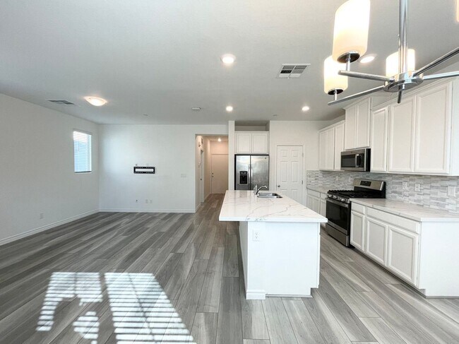 Foto del edificio - Fully upgraded 4 bed, 3 bath home