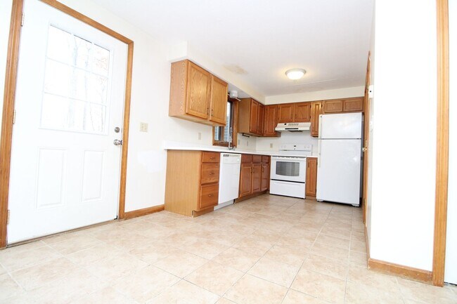 Foto del edificio - 37 Oak Hill Rd