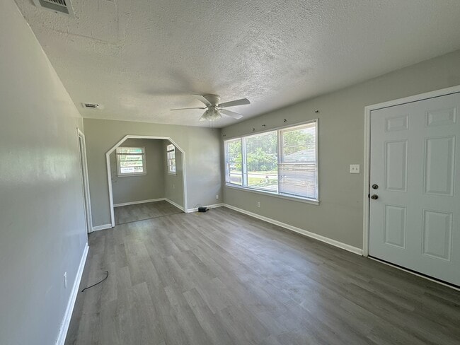 Building Photo - 803 Lausanne Dr