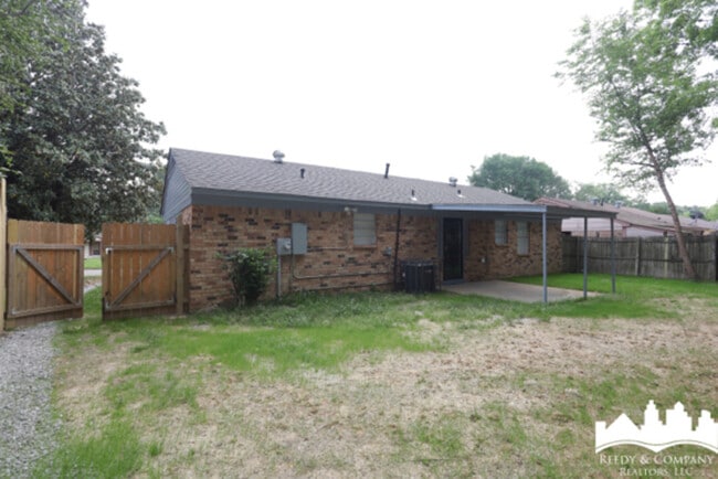 Building Photo - 6465 Forest Glen Dr