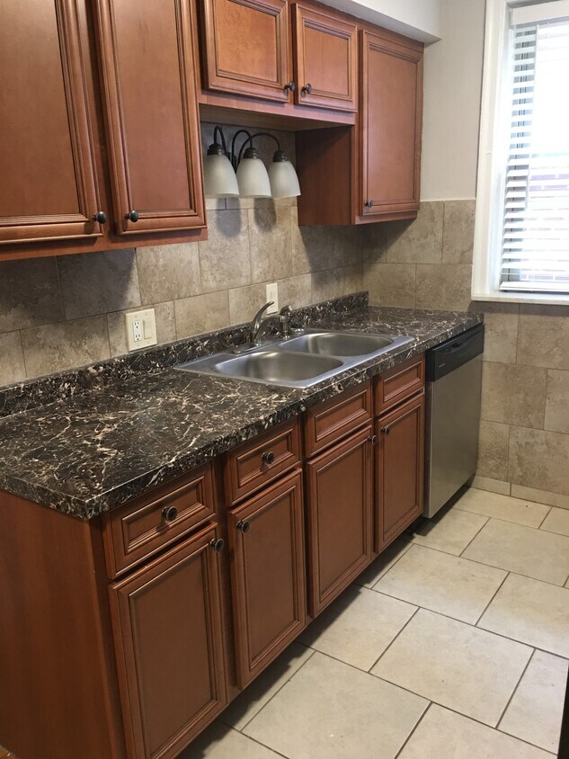 Kitchen - 6309 Sutherland Ave