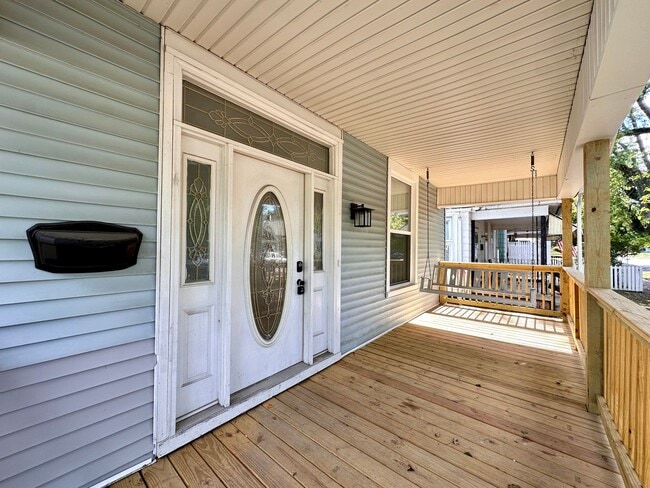 Foto del edificio - Charming 2 Bed / 1 Bath Home with Garage &...