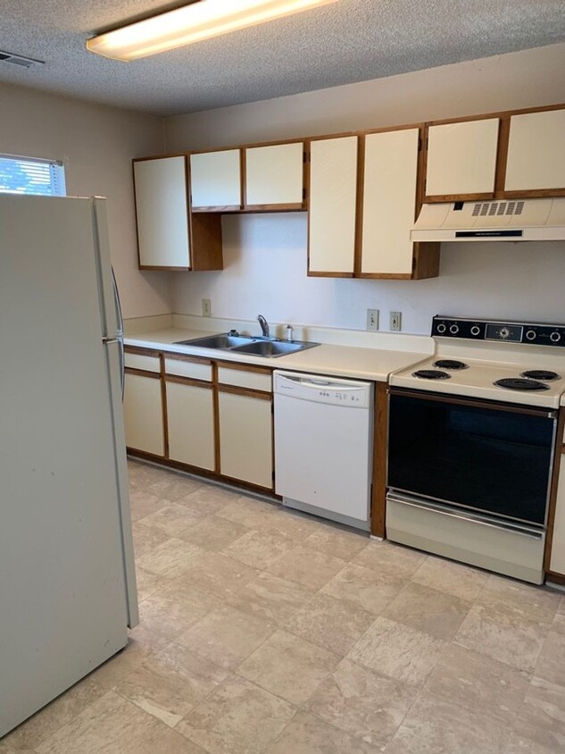 Foto principal - 2 BED 2 BATH UNIT ON 3RD FLOOR IN MYRTLE G...