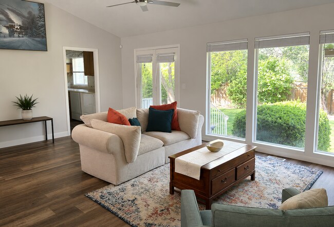 Foto del edificio - Spacious 5-Bedroom Home in Prime Lehi Location