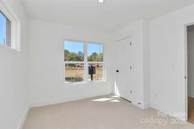 Building Photo - 1103 Kokomo Ln