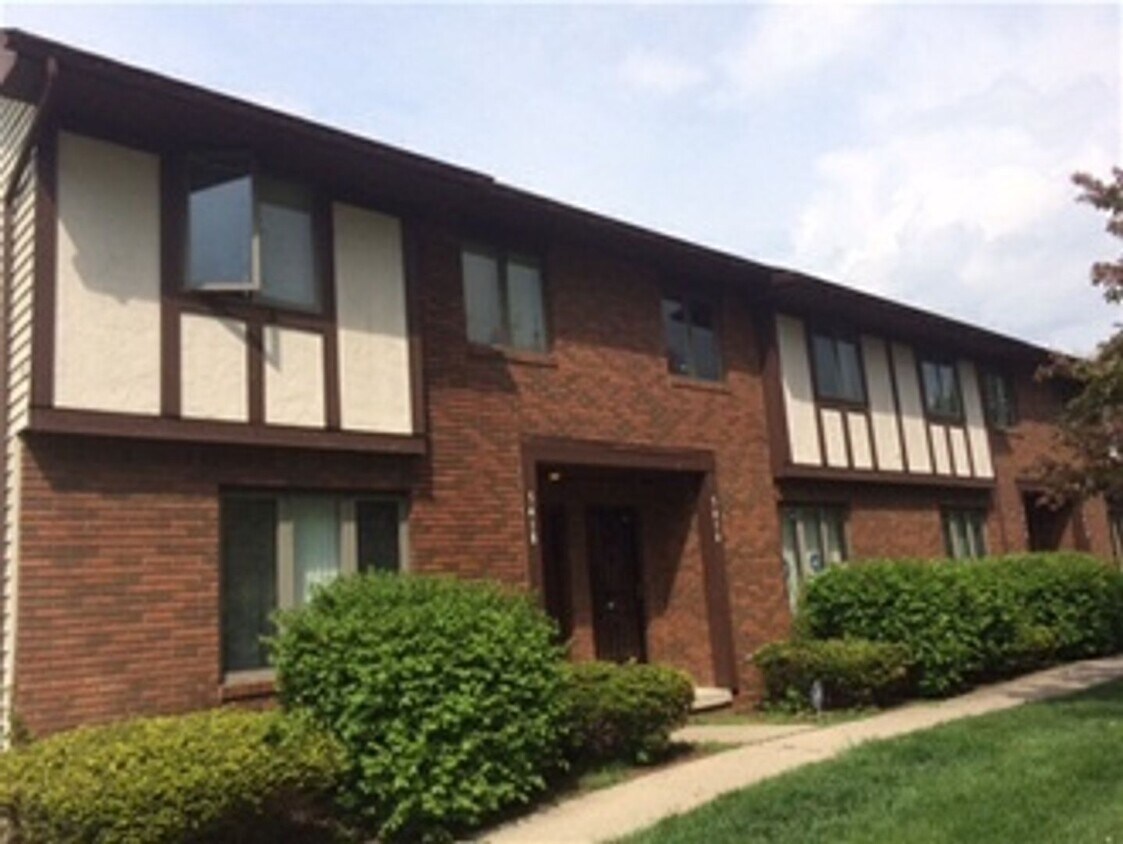 54125418 Cresthaven Ln Unit 5412, Toledo, OH 43614 Room for Rent in