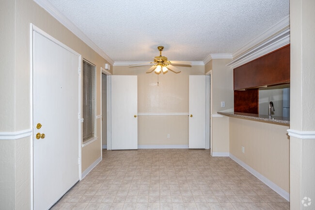 2BR, 2BA - 1,035SF - Dining Room - La Casa Novato
