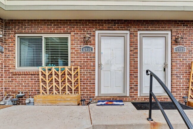 Foto del edificio - 2 Bedroom Townhome is Wheat Ridge!