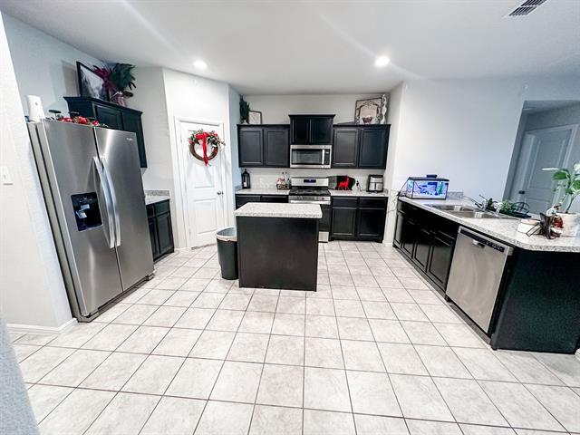 Foto del edificio - 16744 Portage St