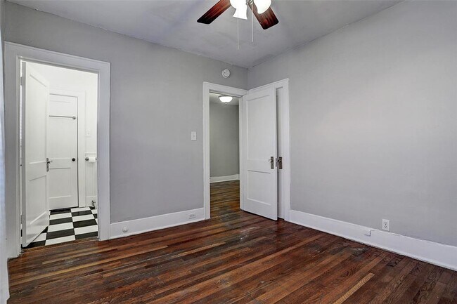 Building Photo - 1220 Waugh Dr