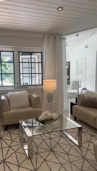 Foto principal - 1332 Van Buren St