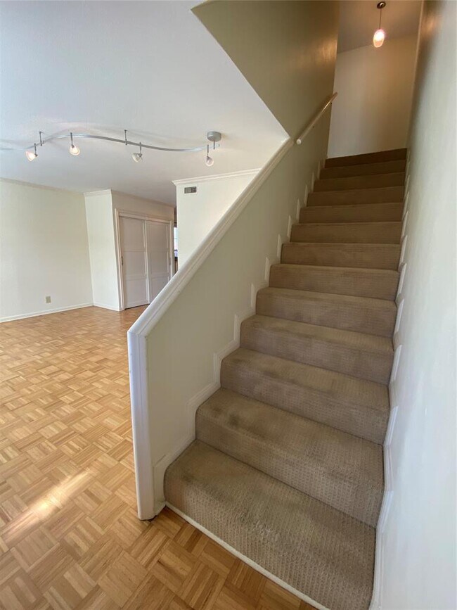 Foto del edificio - 6103 Bullard Dr