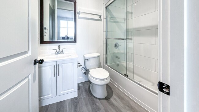 Foto del edificio - 1426 W 38th St