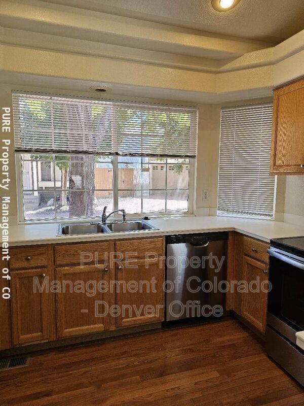 Foto del edificio - 1298 Braewood Ave