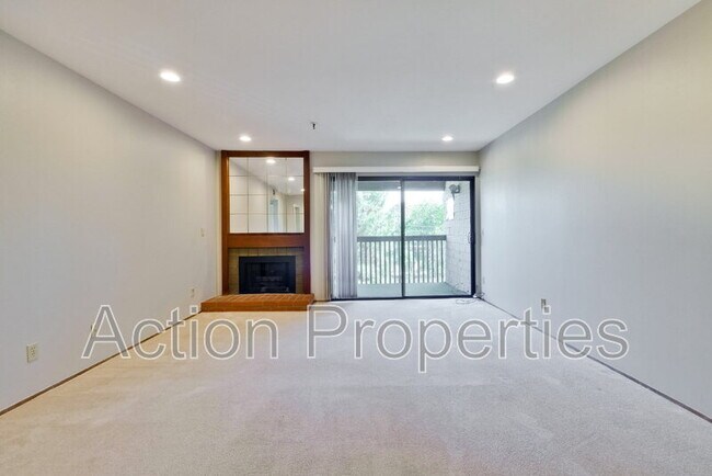 Foto del edificio - 49 Showers Dr