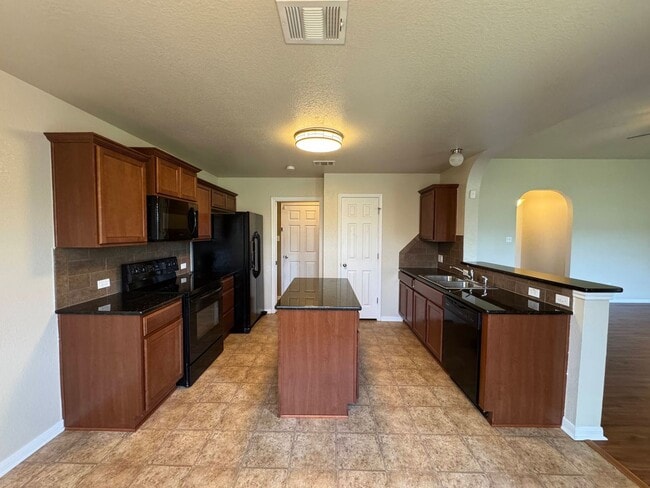Foto del edificio - 7819 Woodbury Dr