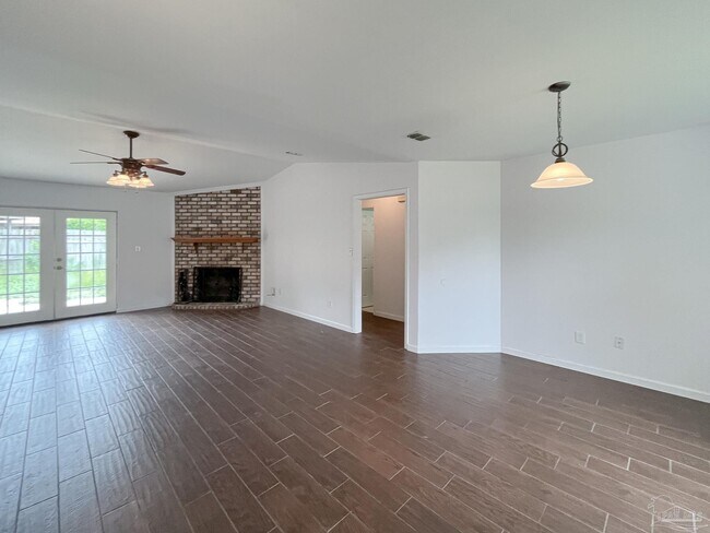 Foto del edificio - 1304 Pine Hill Cir