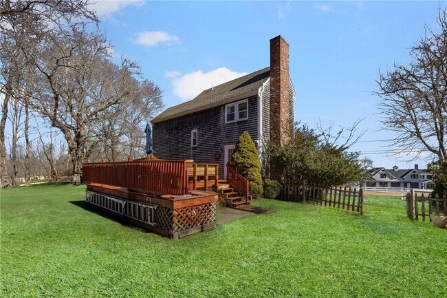Foto del edificio - 1059 E Shore Rd