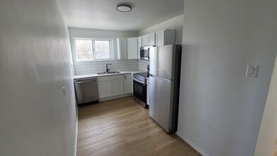 Building Photo - 9 Connaught Ave
