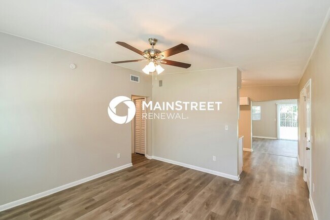 Foto del edificio - 3 Bedroom Pet-Friendly Home in Jacksonville, FL with Main Street Renewal
