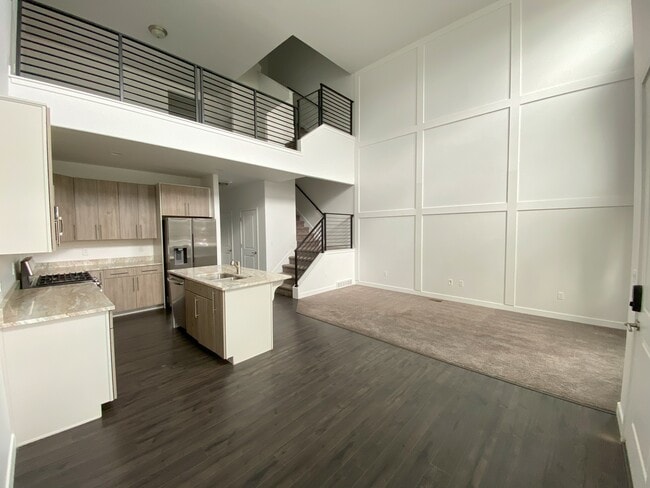 Building Photo - 1217 W Bronc Way