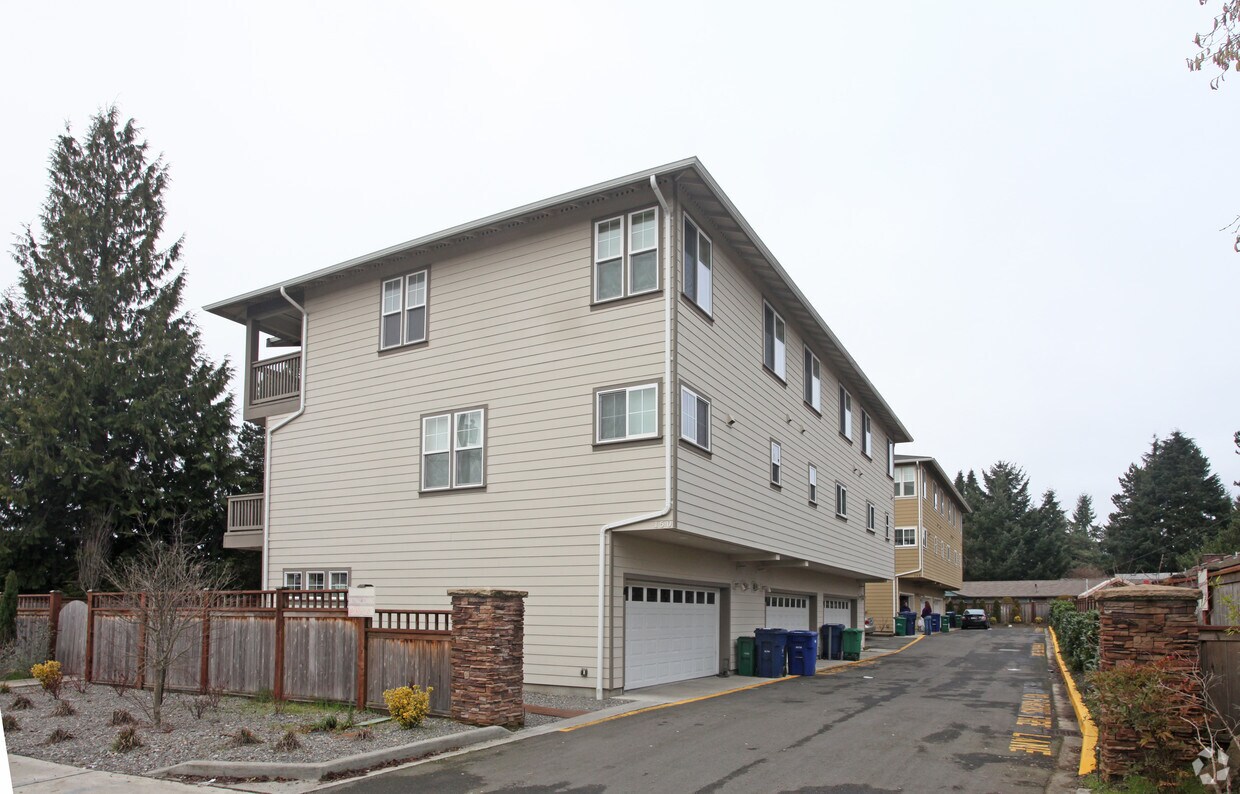 Primary Photo - 150 S 152nd St