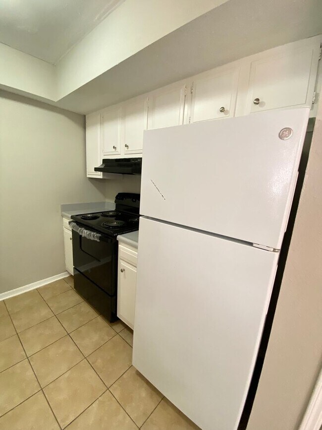 Foto del edificio - Spacious 1 BED 1 BATH