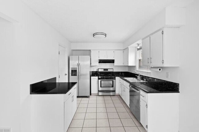 Foto del edificio - 4840 Briston Dr