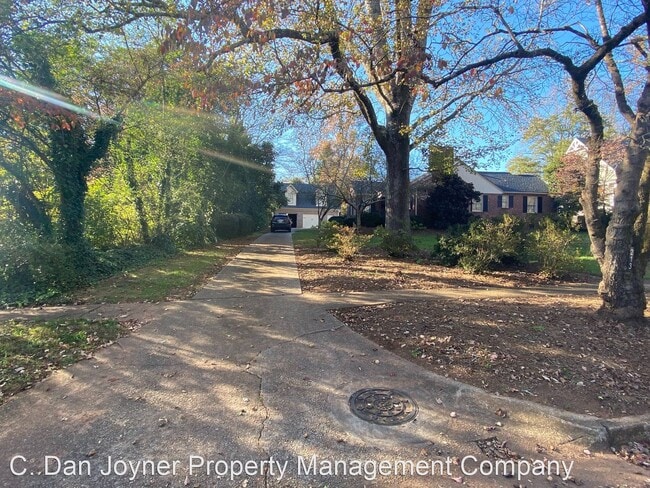 Building Photo - 1 br, 1 bath House - 213 E Avondale Dr