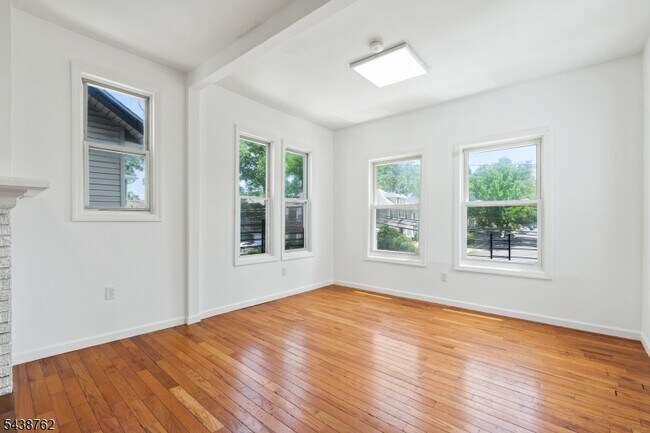 Building Photo - 1043 Hunterdon St