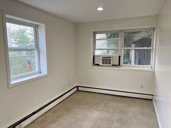Building Photo - 525 5th St