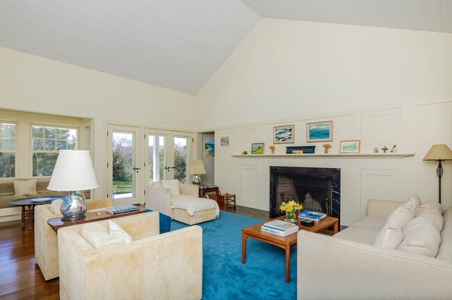 Foto del edificio - 27 Horseshoe Dr N