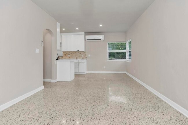 Building Photo - 17 Ocean Breeze