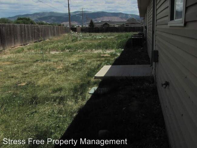 Foto del edificio - 3 br, 2 bath House - 392 North 4100 West