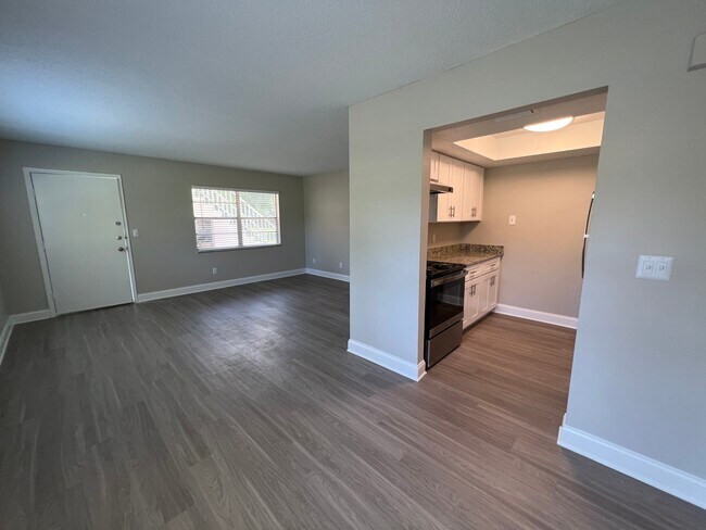 Foto del edificio - 1 Bed/1 Bath - Unit 5