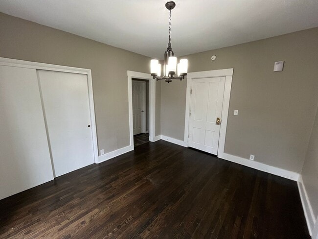 Building Photo - 911 6th Ave