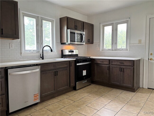 Foto del edificio - 10513 Cosby Manor Rd