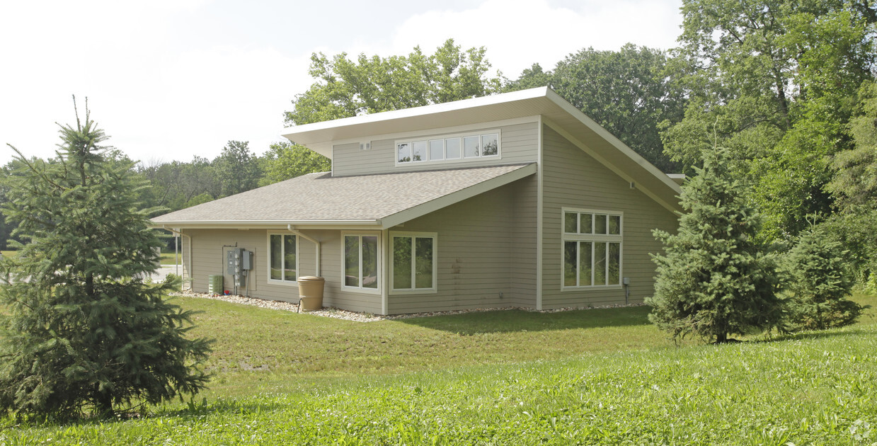 Building Photo - 743-765 Pleasant Ave