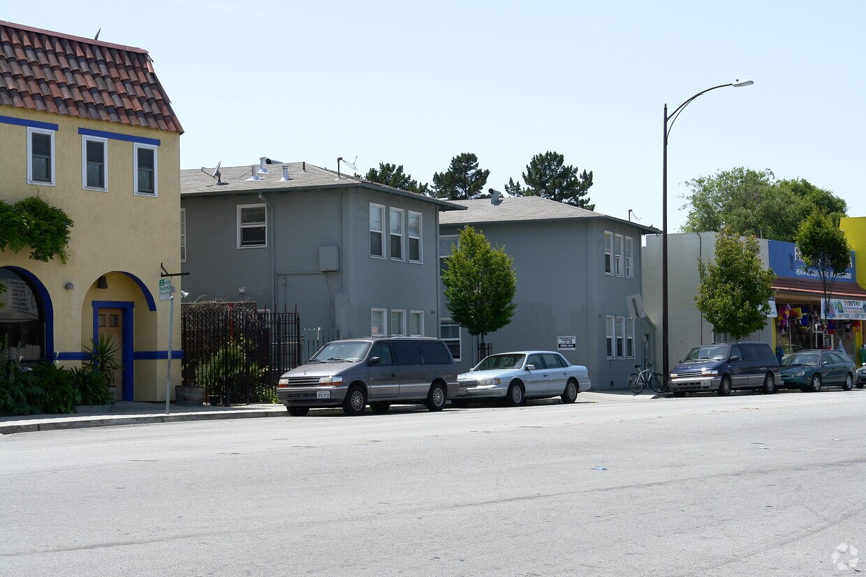 Foto principal - 3232-3240 Middlefield Rd