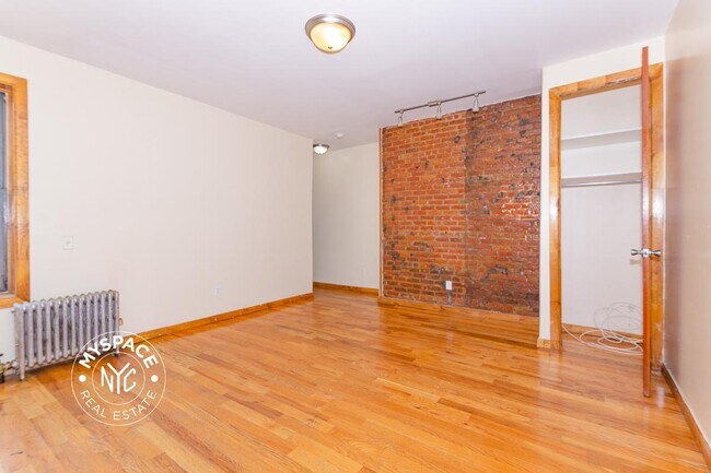 Building Photo - 1497 Carroll St