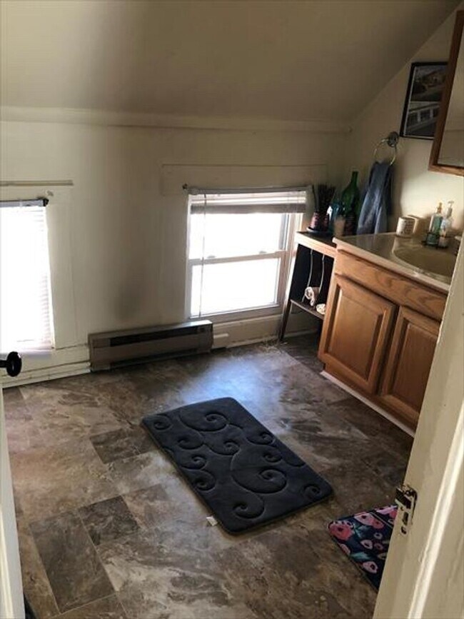 Foto del edificio - 3114 N Newhall St