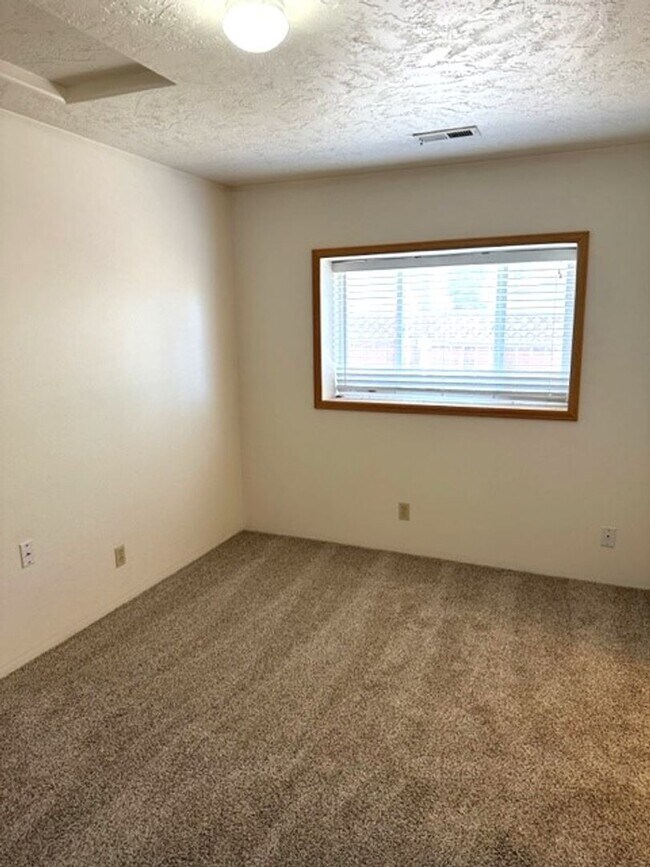 Foto del edificio - 2 bedroom house with a garage in the tree streets of Elko