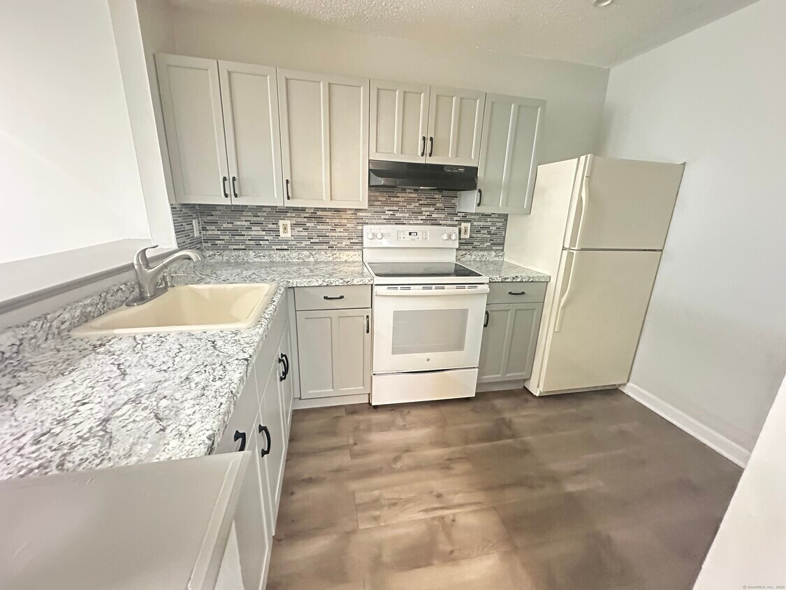 Foto principal - 3699 Broadbridge Ave