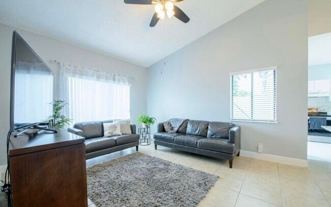 Building Photo - 5924 Strawberry Lakes Cir